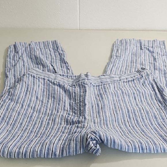 Casual Lagenlook Denim Blue Striped Linen Cropped Pants with Button Accents - Picture 10 of 11